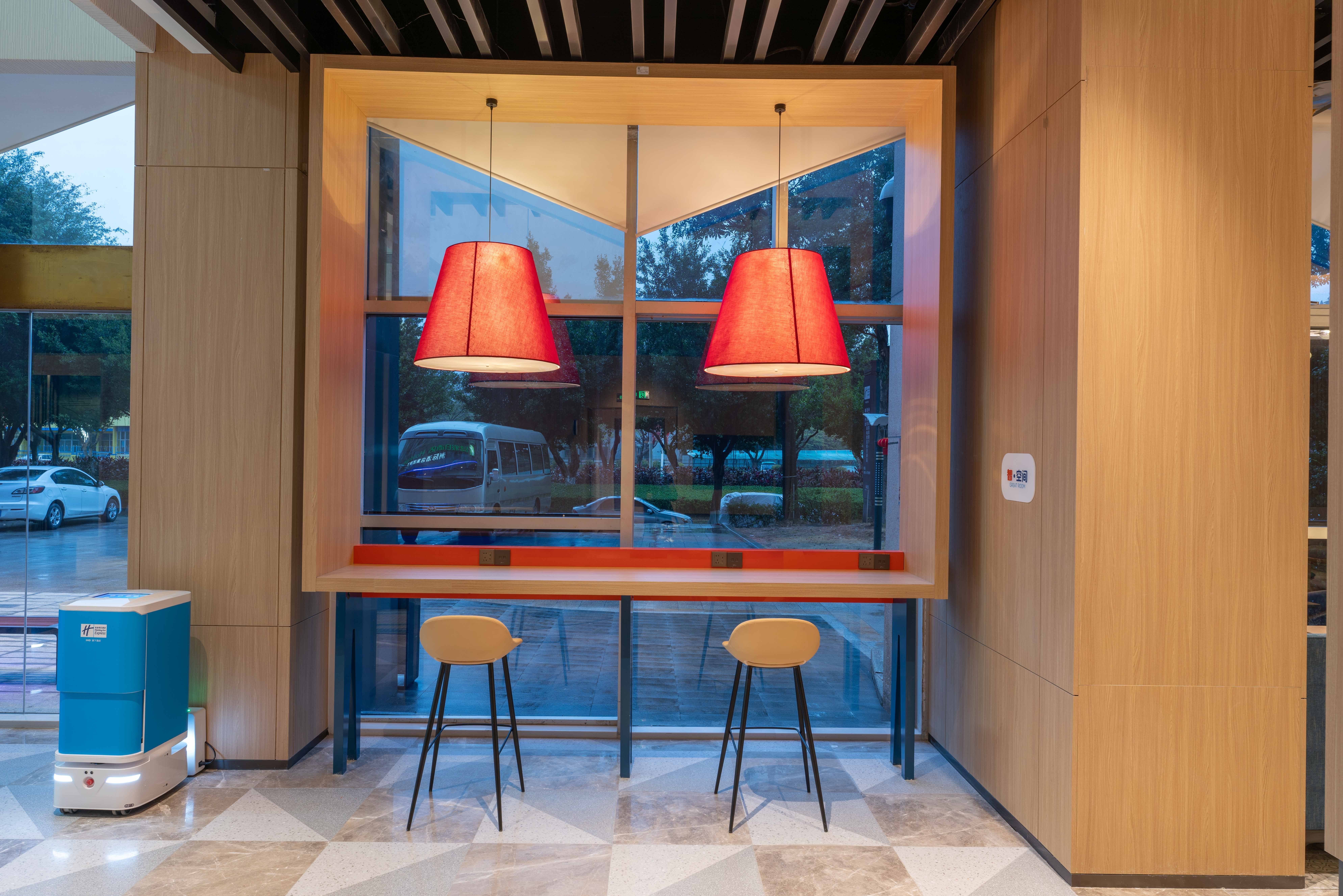 Holiday Inn Express Xiamen Jimei New Town 21/23