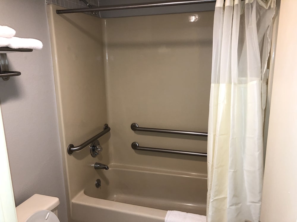 Econo Lodge Athens I-75 16/38