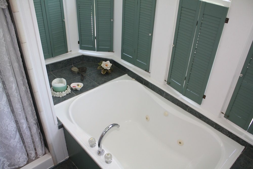 McFarlin House Bed and Breakfast 65/69