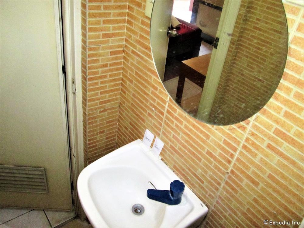 St. Nicolas Inn CDO City Center 16/55