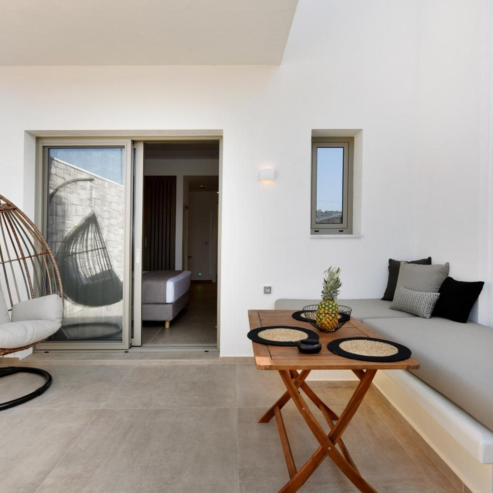 Anais Milos Suites 46/60