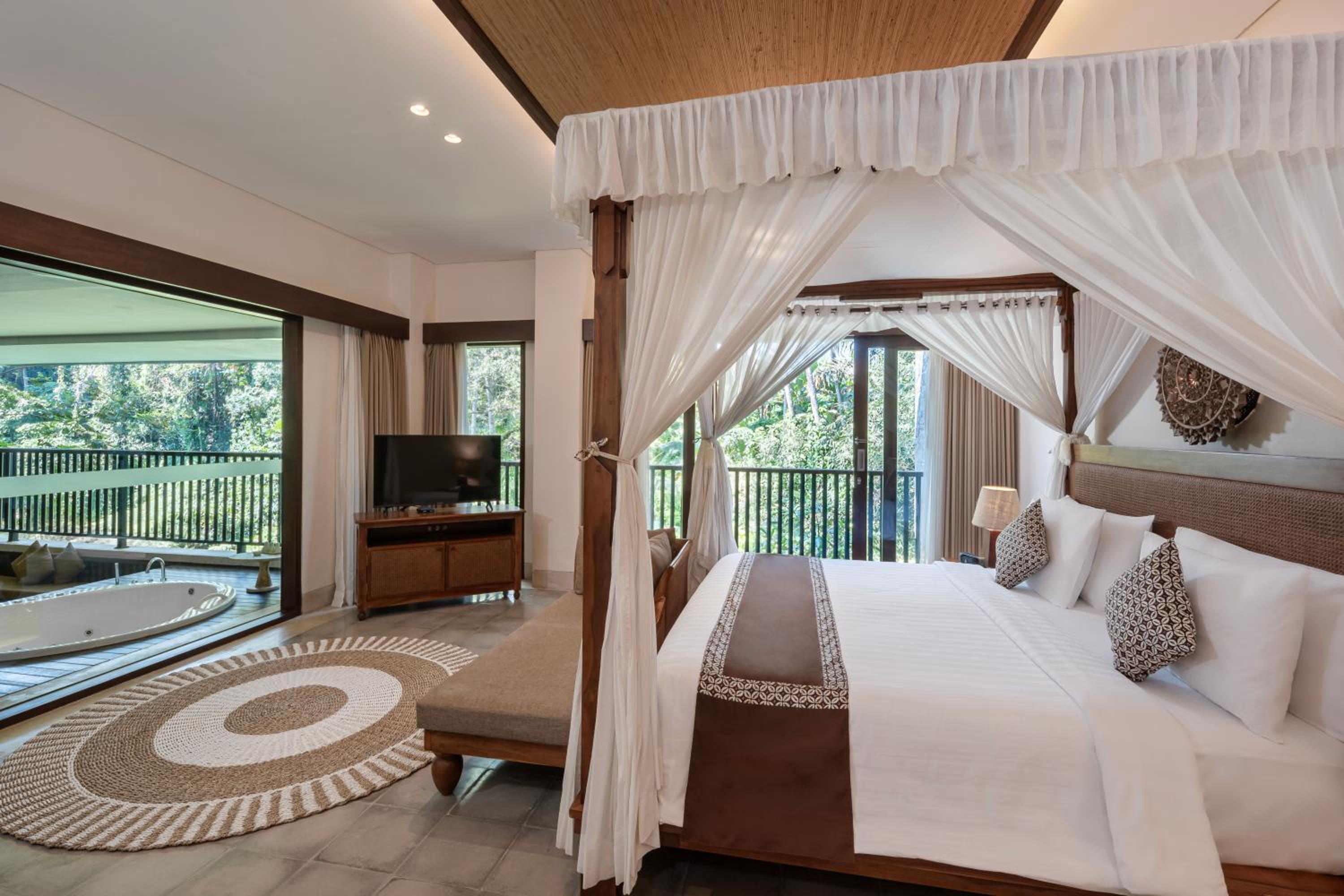 Forest, Suite, Hot Tub