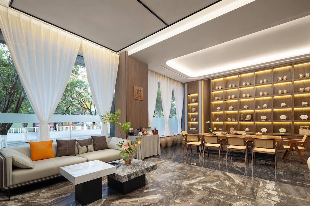 Hawthorn by Wyndham Lincang Linxiang 15/19