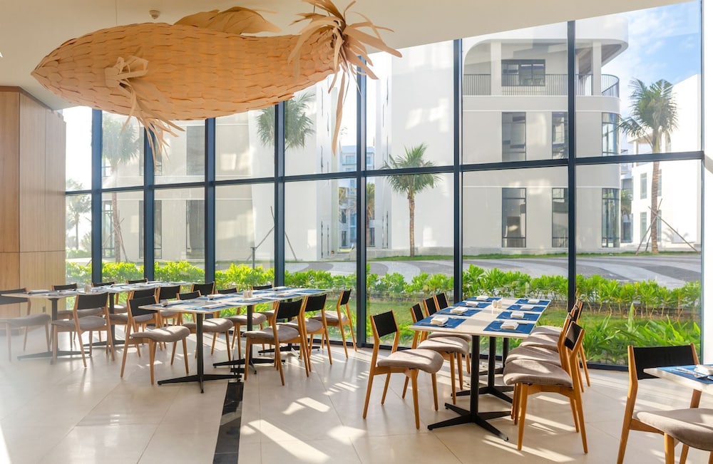 The Empyrean Cam Ranh Beach Resort 55/57