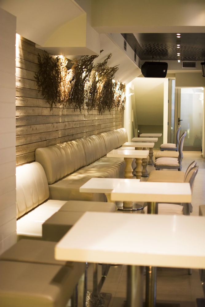 Bourtzi Boutique Hotel 54/64