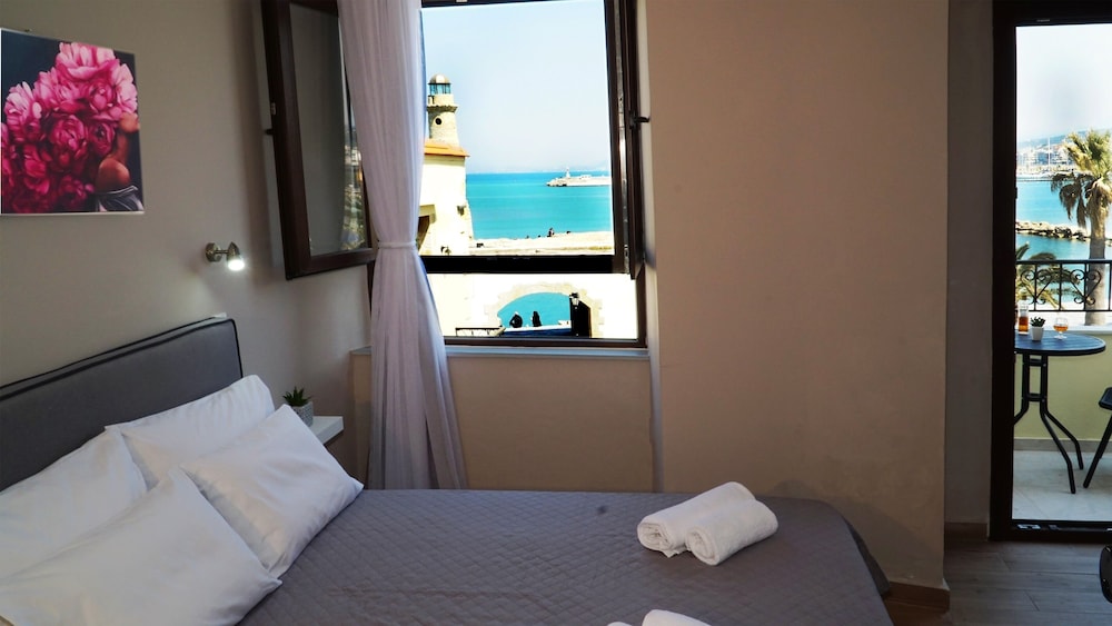 Faros Beach Hotel 13/42