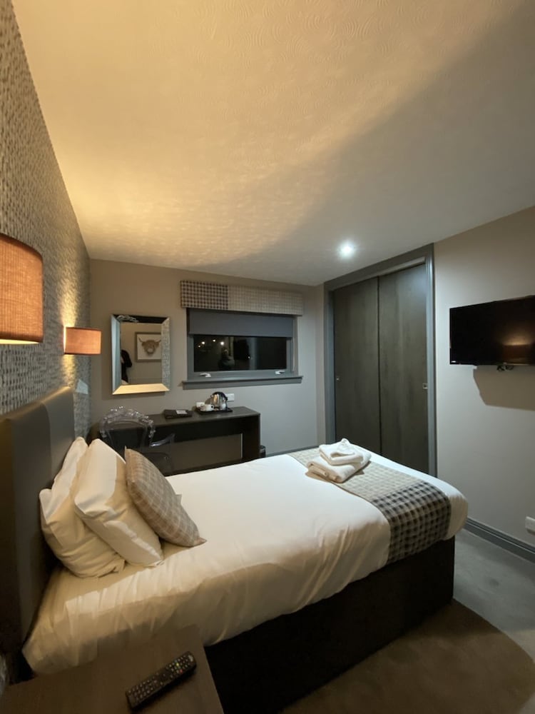 ROOM, SINGLE