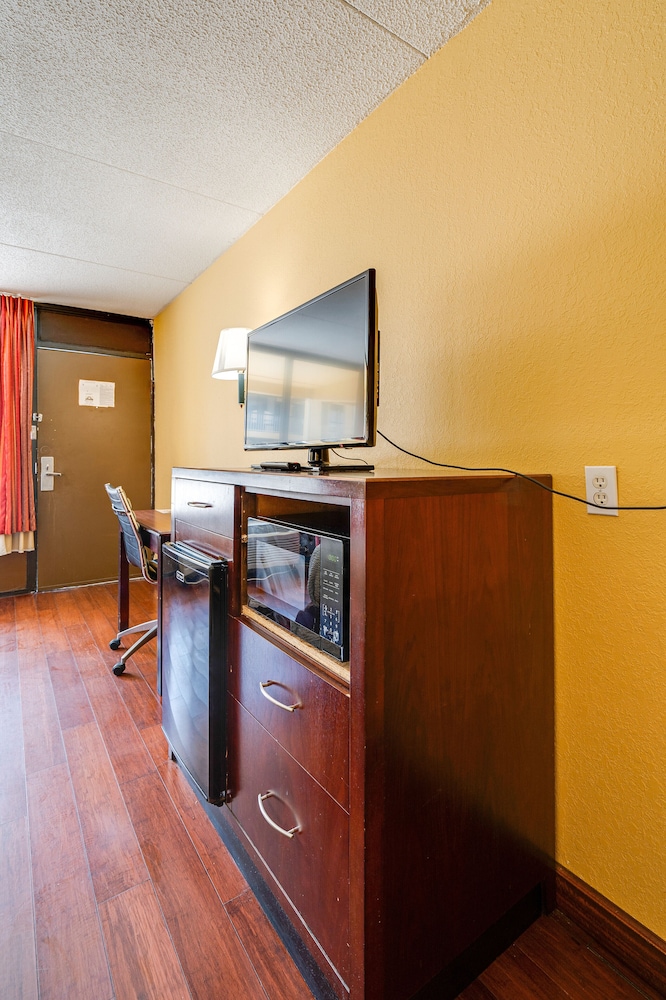 Days Inn by Wyndham Nashville Saint Thomas West Hospital 35/46