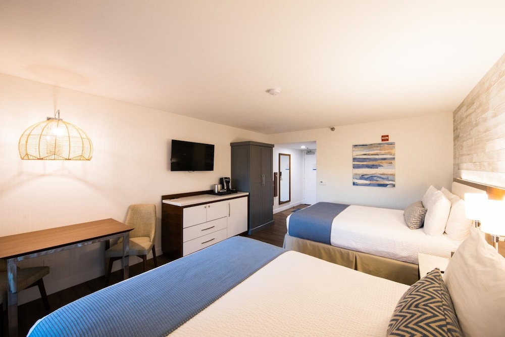 SeaCrest Oceanfront Hotel 34/70