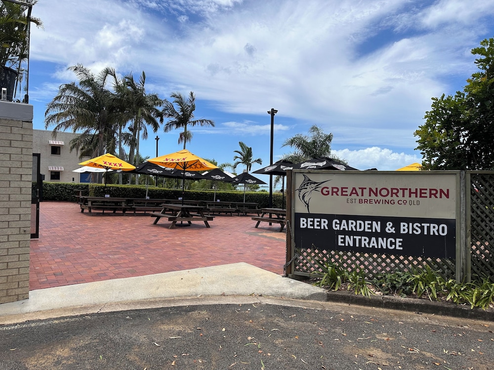 Hervey Bay Hotel and Resort 25/27
