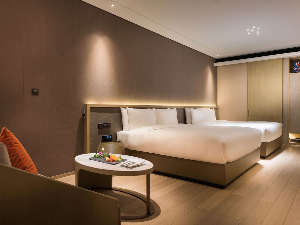 NOVOTEL SHANGHAI CLOVER 22/73