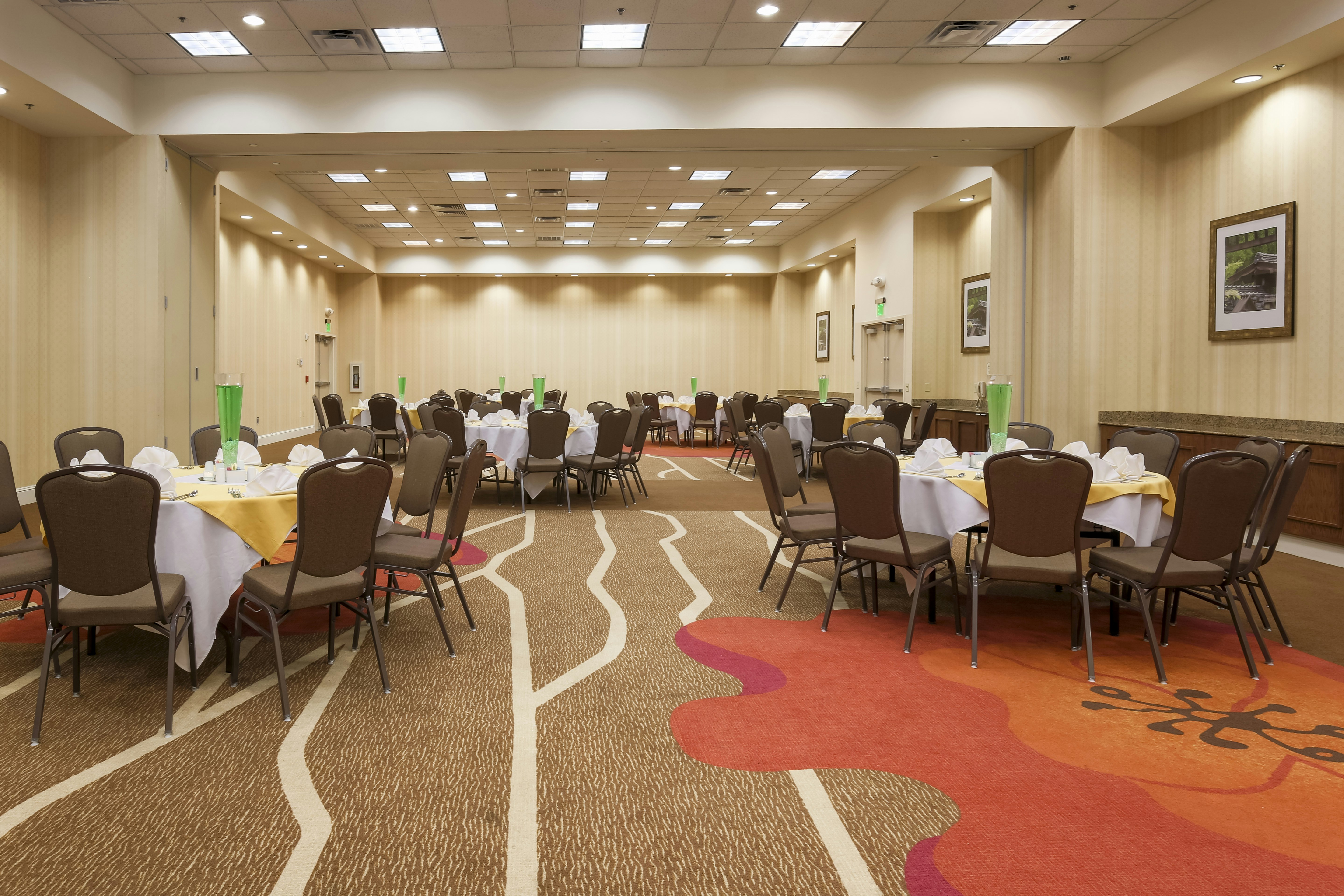 Hilton Garden Inn Dallas/Market Center 47/53