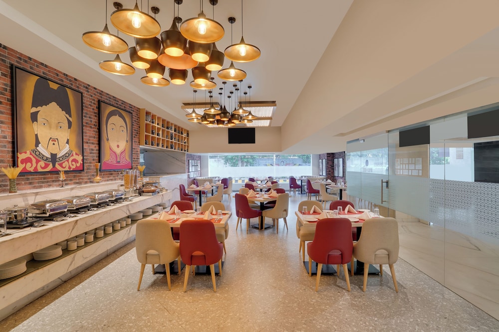 Lemon Tree Hotel, Centre Point, Jamshedpur 33/46