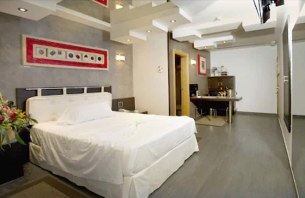 Zouk Hotel 2/50