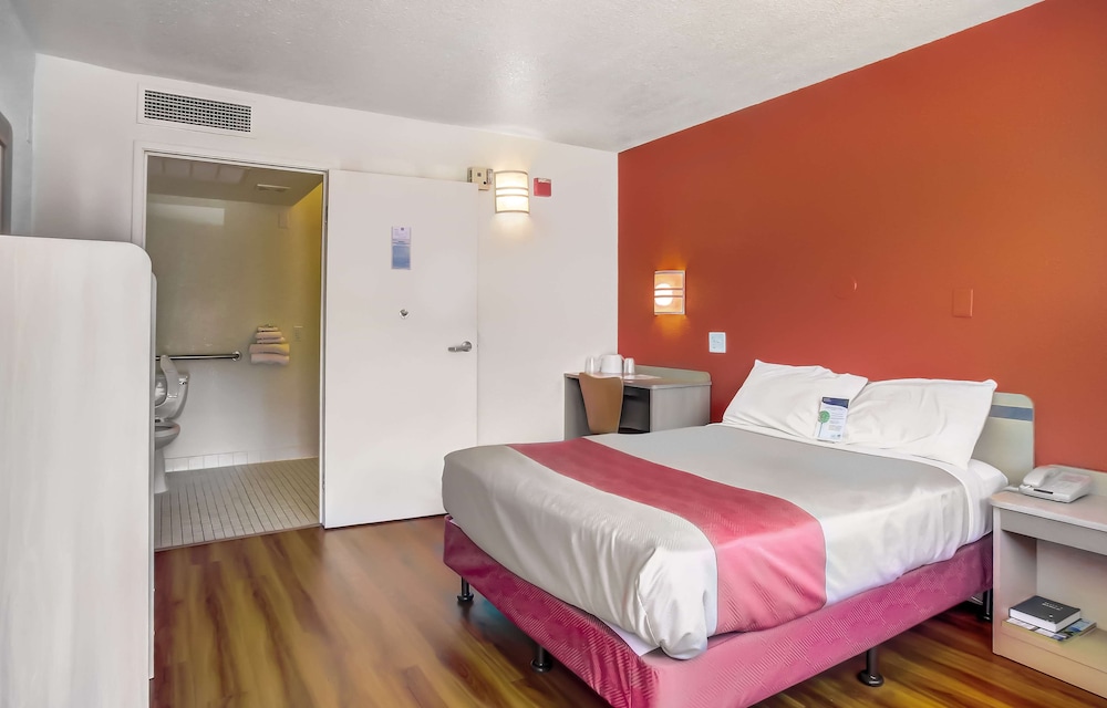 Motel6 Medford, OR 24/40
