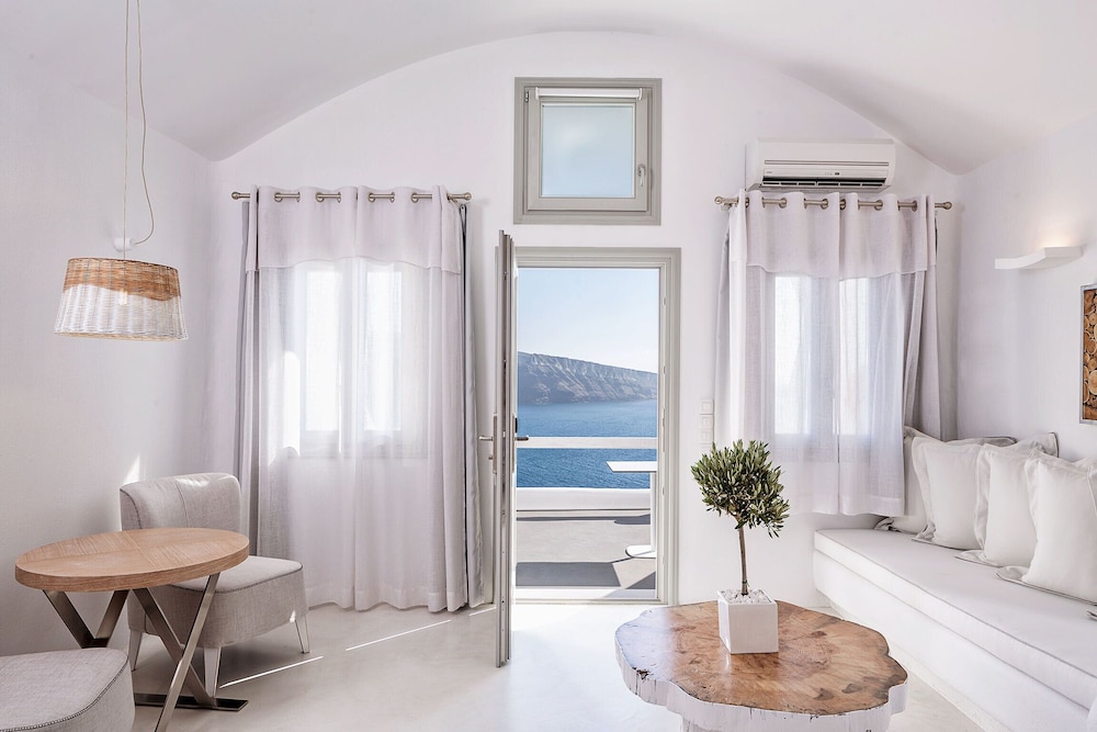 Charisma Suites 46/62