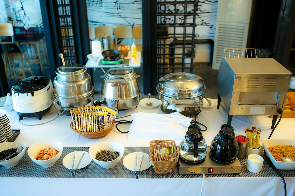 Hotel Food & Tour 39/50