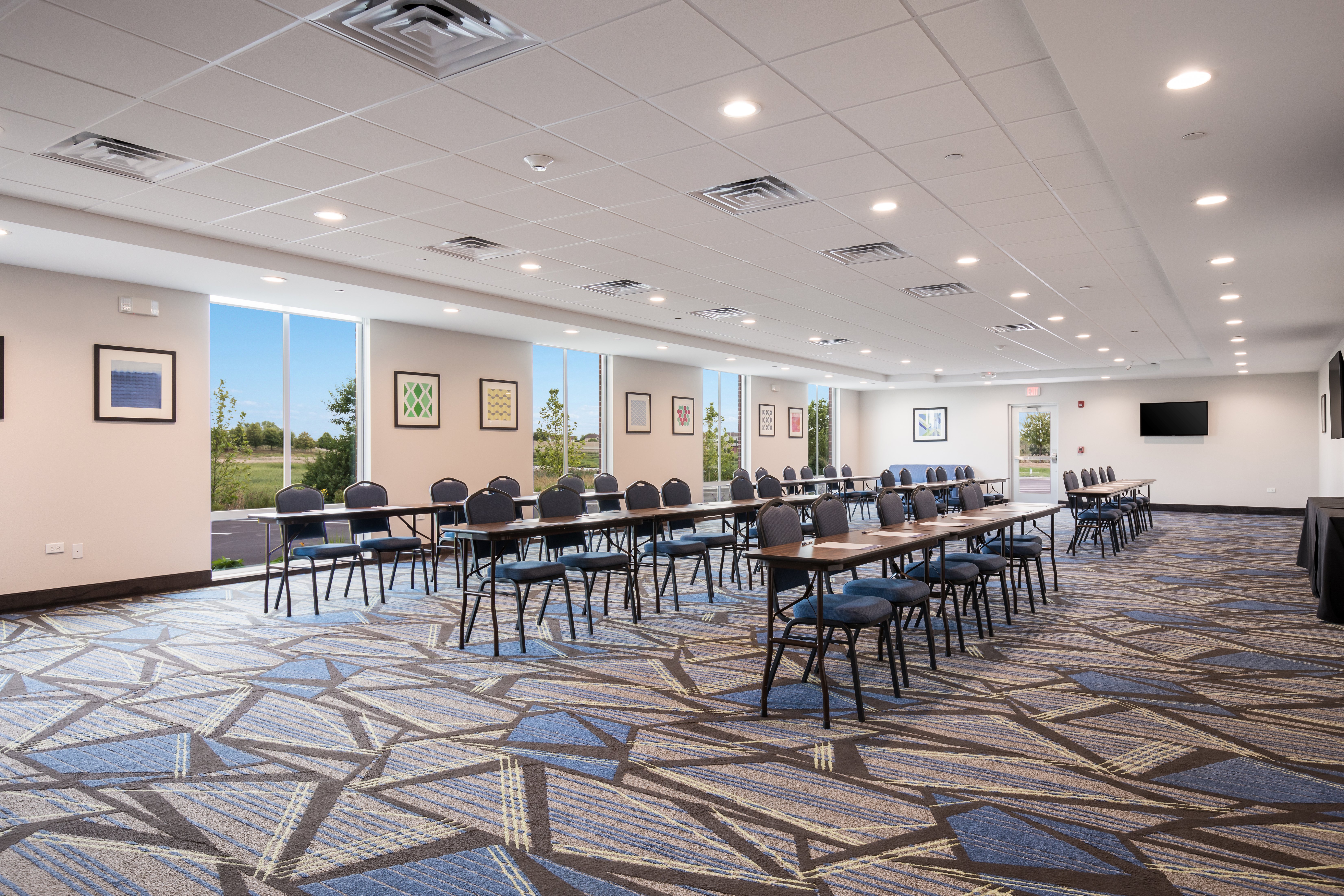 Holiday Inn Express And Suites Hoffman Estates 46/48