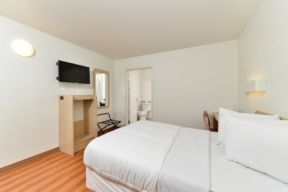 AMERICAS BEST VALUE INN 20/53