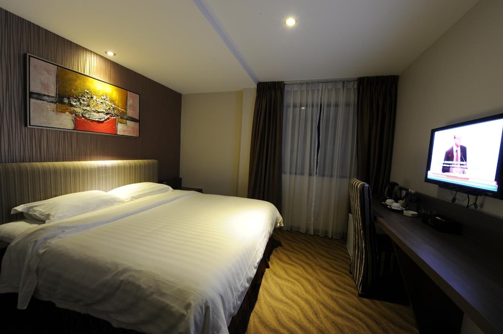 The Imperial Hotel 16/34