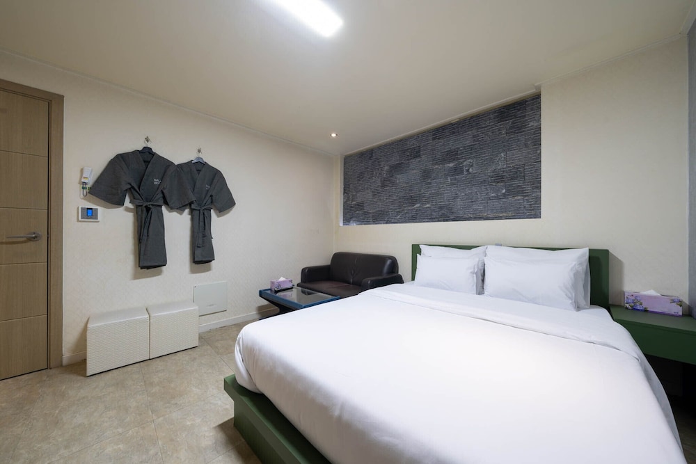 Galleria Hotel 16/50