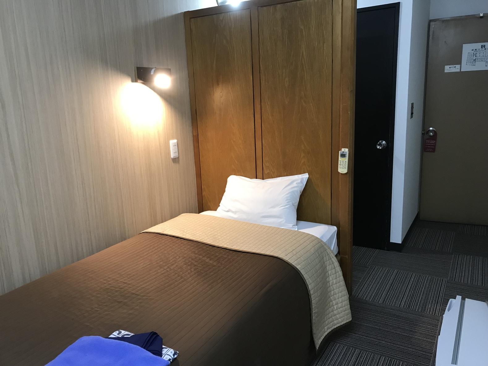 Room, Single, No Bathroom, Smoking