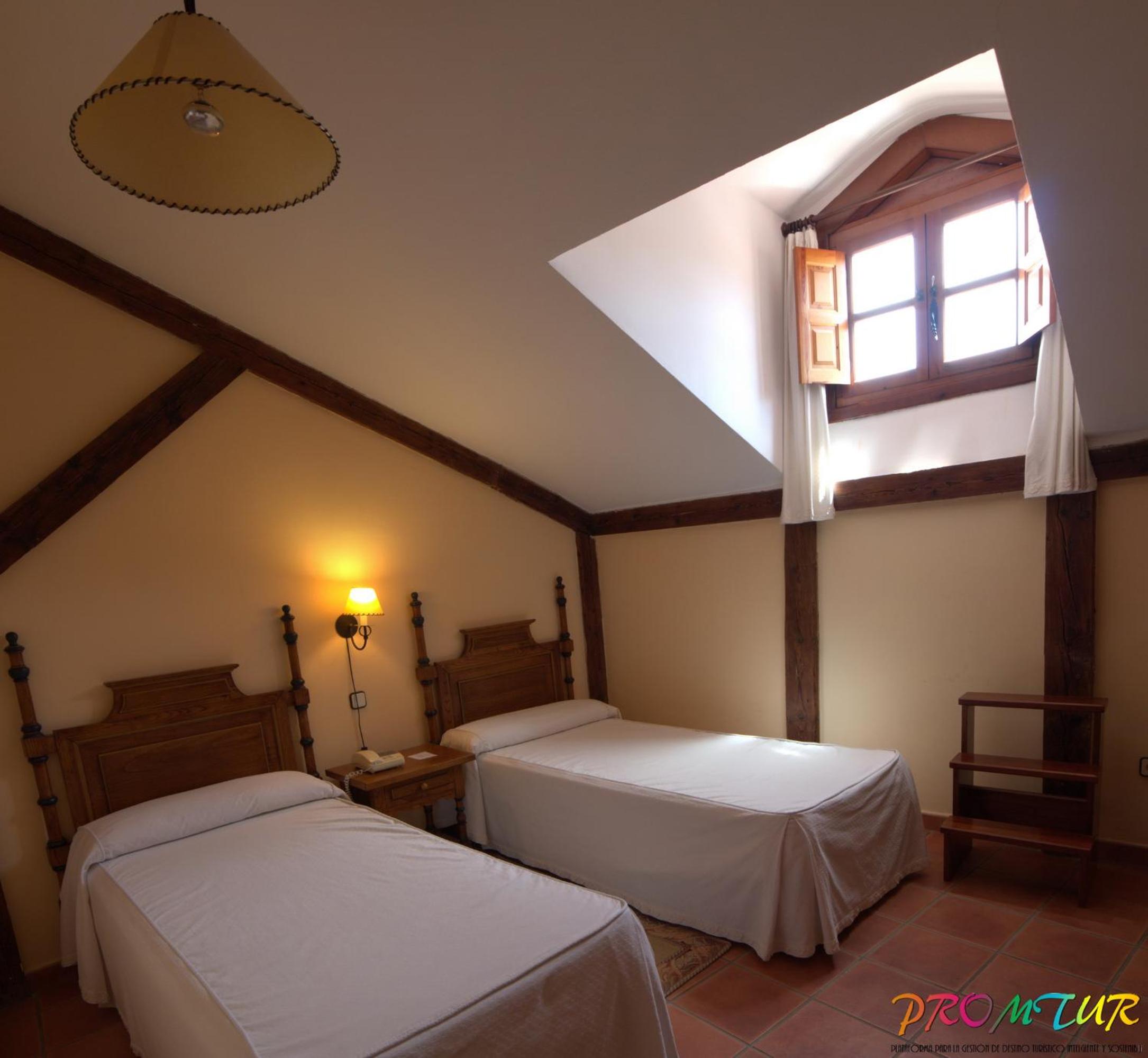 Room, Single Bed