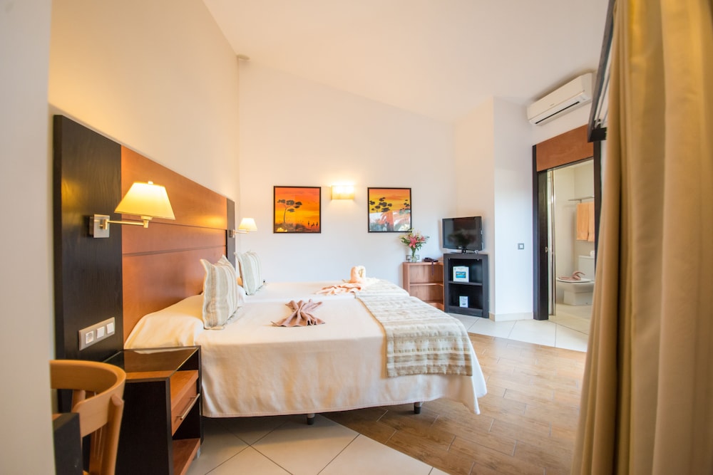 HL Miraflor Suites Hotel 10/44