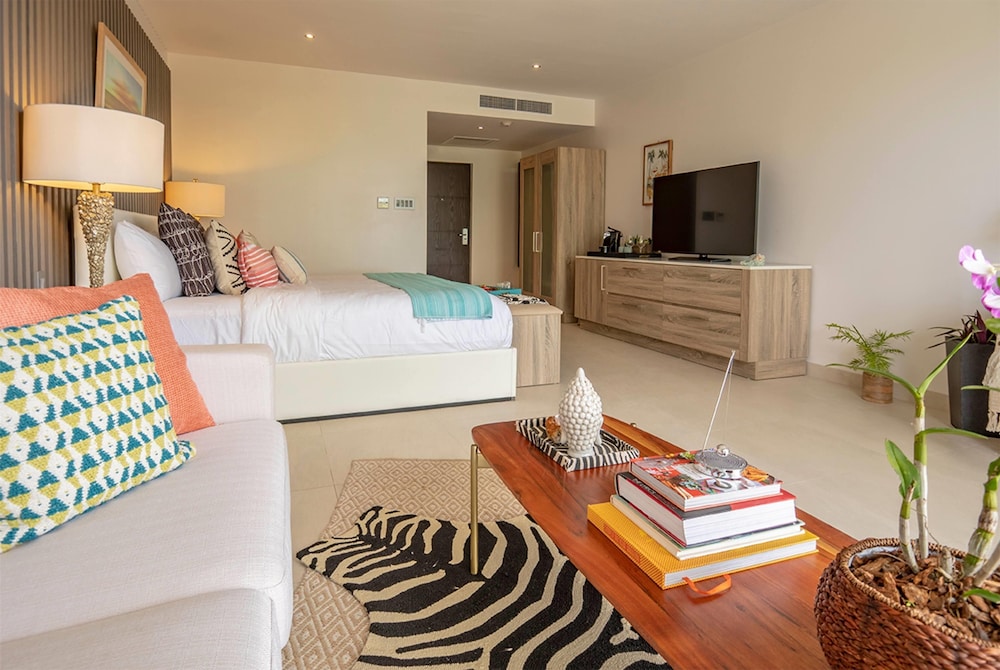 Hodges Bay Resort & Spa, an HQ Luxury Resort & Residences 49/67