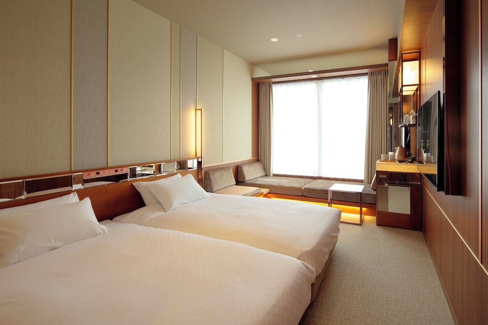 ROOM, TWIN BEDS, SOFA