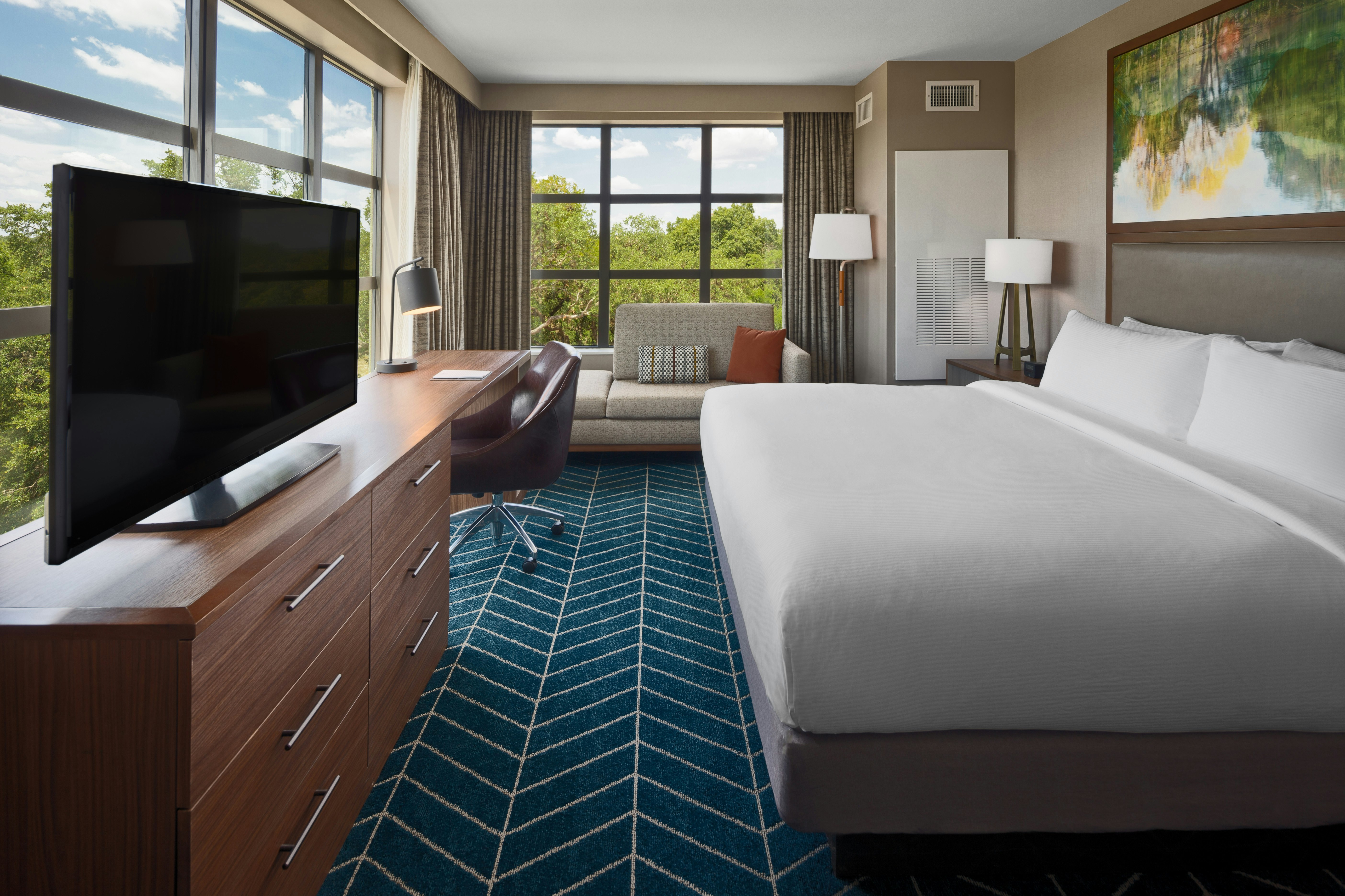 Room, King Bed, Pool View, Corner