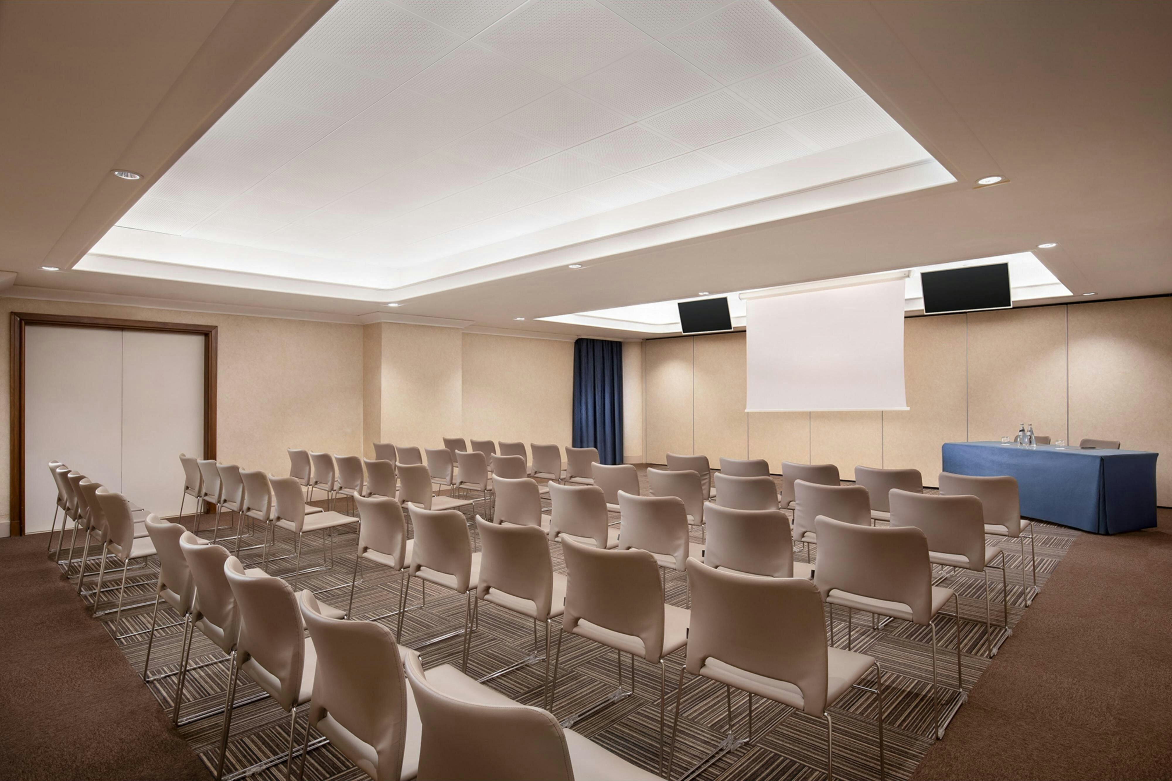 Courtyard By Marriott Rome Central Park 45/72