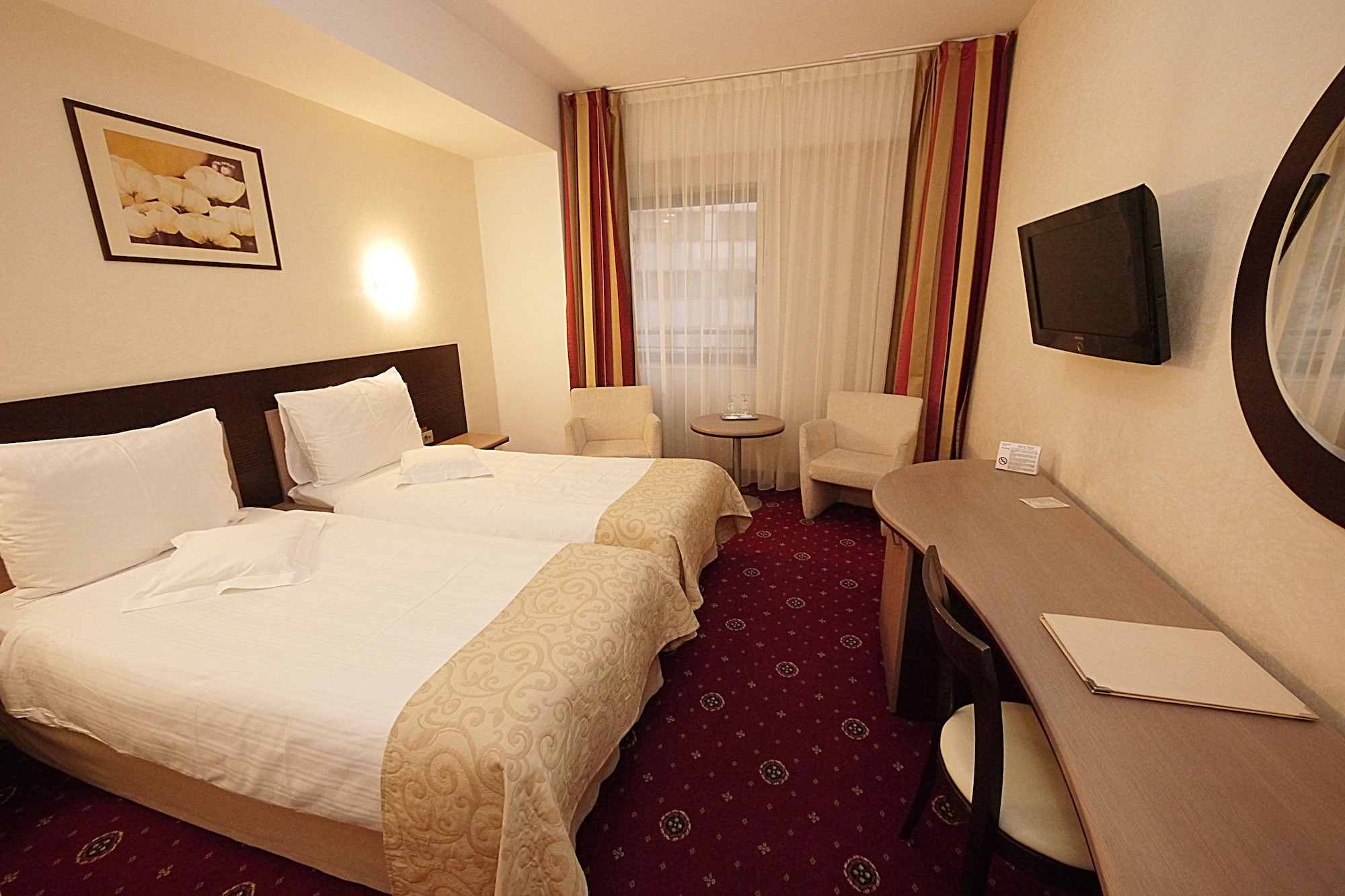 ROOM, TWIN BEDS