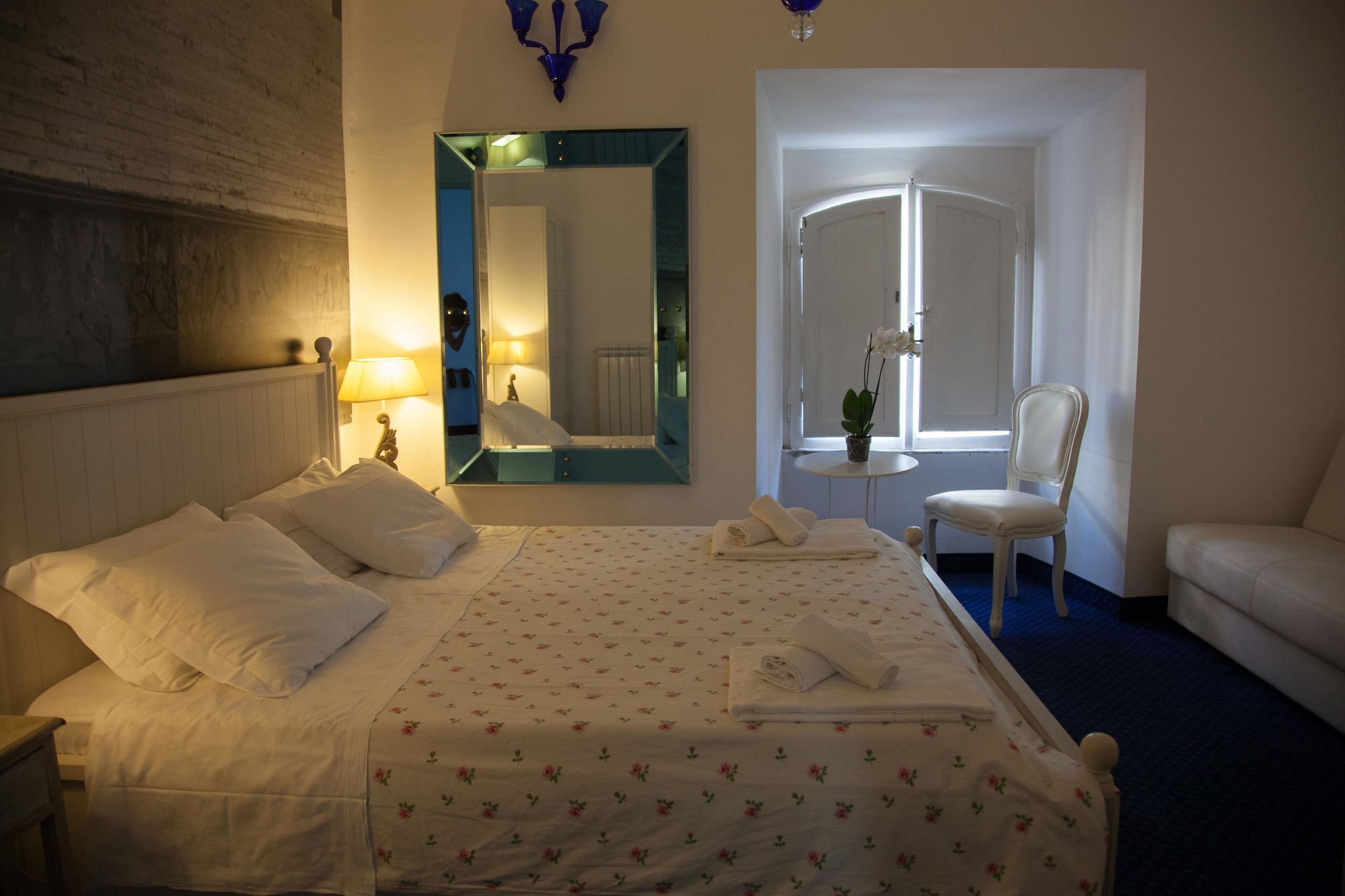 غرفة سوبيريور بسرير كوين مع أريكة، Deluxe Rooms 2/7