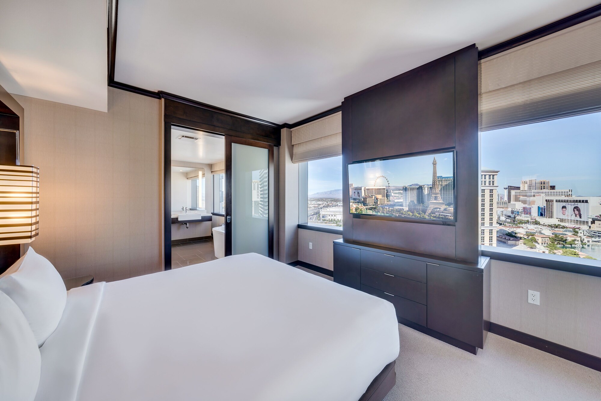 1 BEDROOM, EXECUTIVE, CORNER