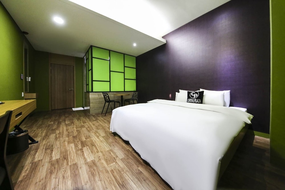 Central Plaza Hotel 15/50