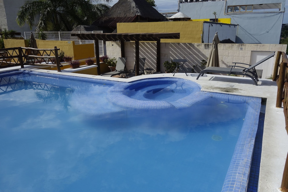 Las Palmas Condominios 13/36