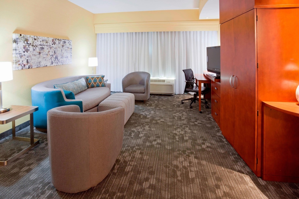 Courtyard by Marriott Minneapolis Maple Grove/Arbor Lakes 39/70