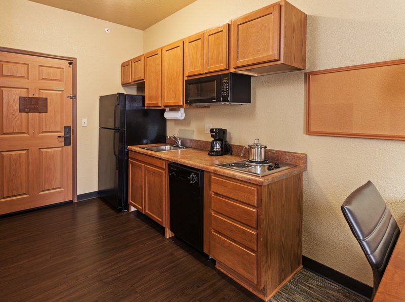 Candlewood Suites St. Robert 8/44