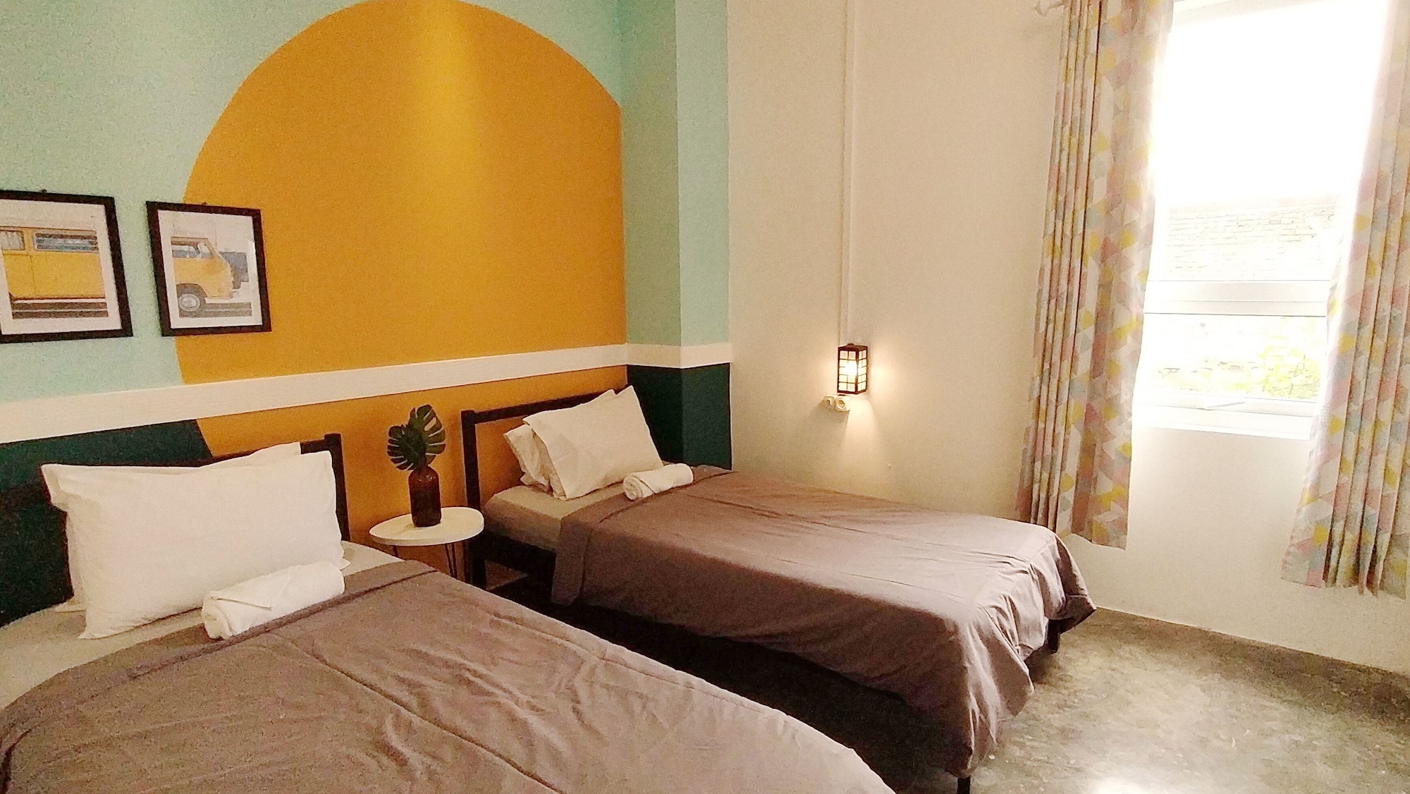 DELUXE, TWIN BEDS, PRIVATE BATHROOM