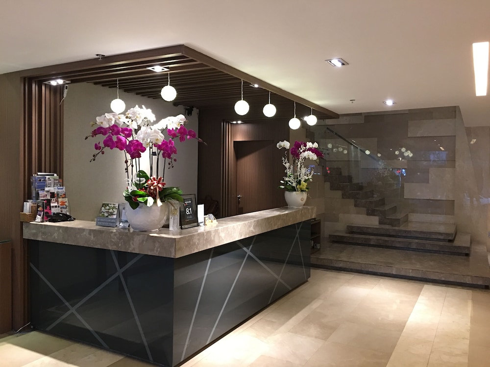 The Luxe Hotel 8/50