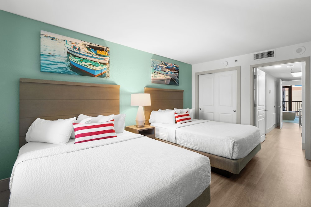 1 Bedroom, Mariner, Condo, Deluxe, Murphy Bed, 2 Queen Beds, Ocean View, Sofa
