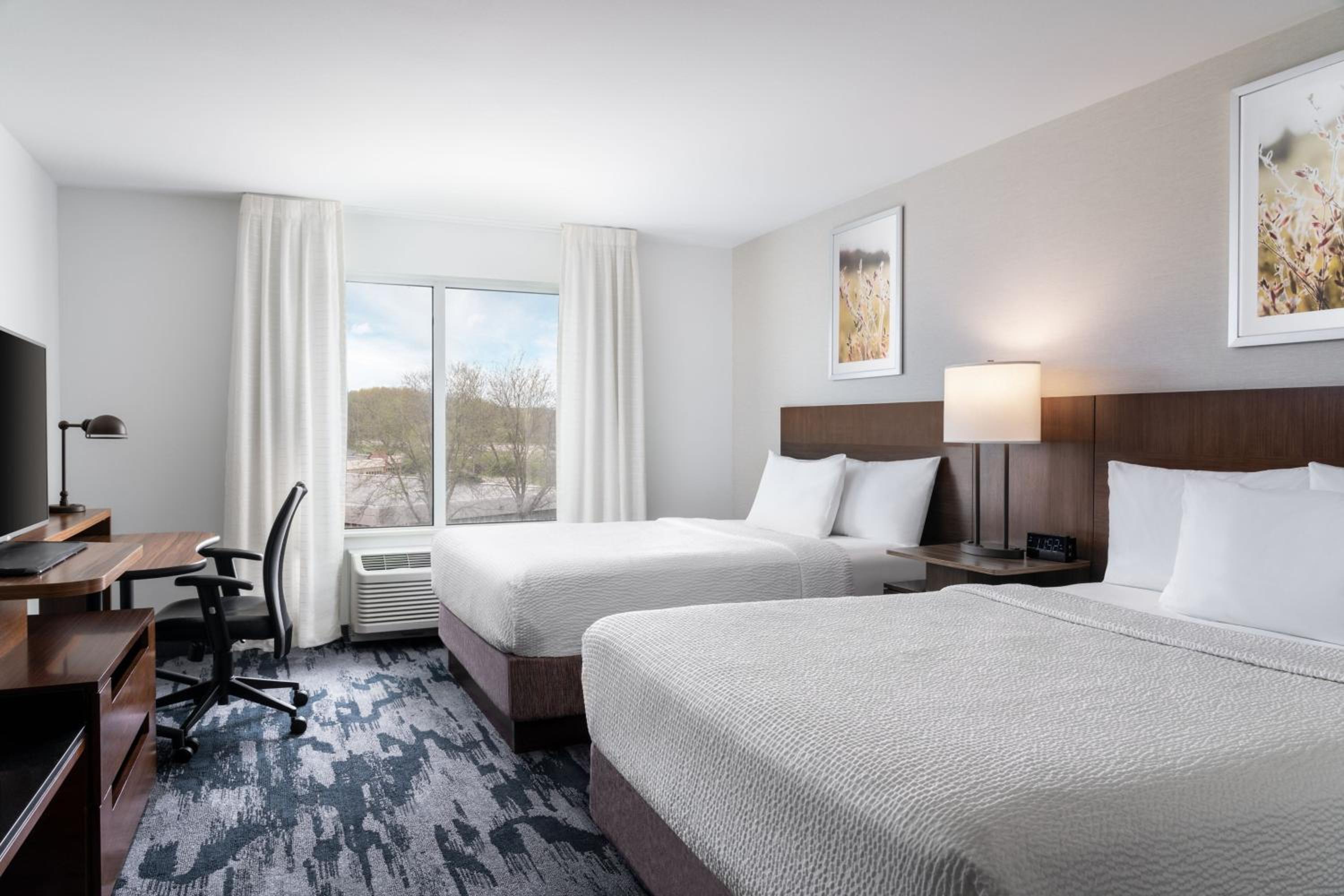 Room, 2 Queen Beds, Bathtub, Accessible