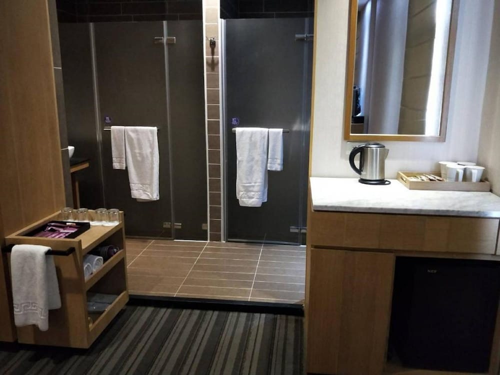 City, Classic, Quadruple, 2 Queen Beds، In Young Hotel 5/5