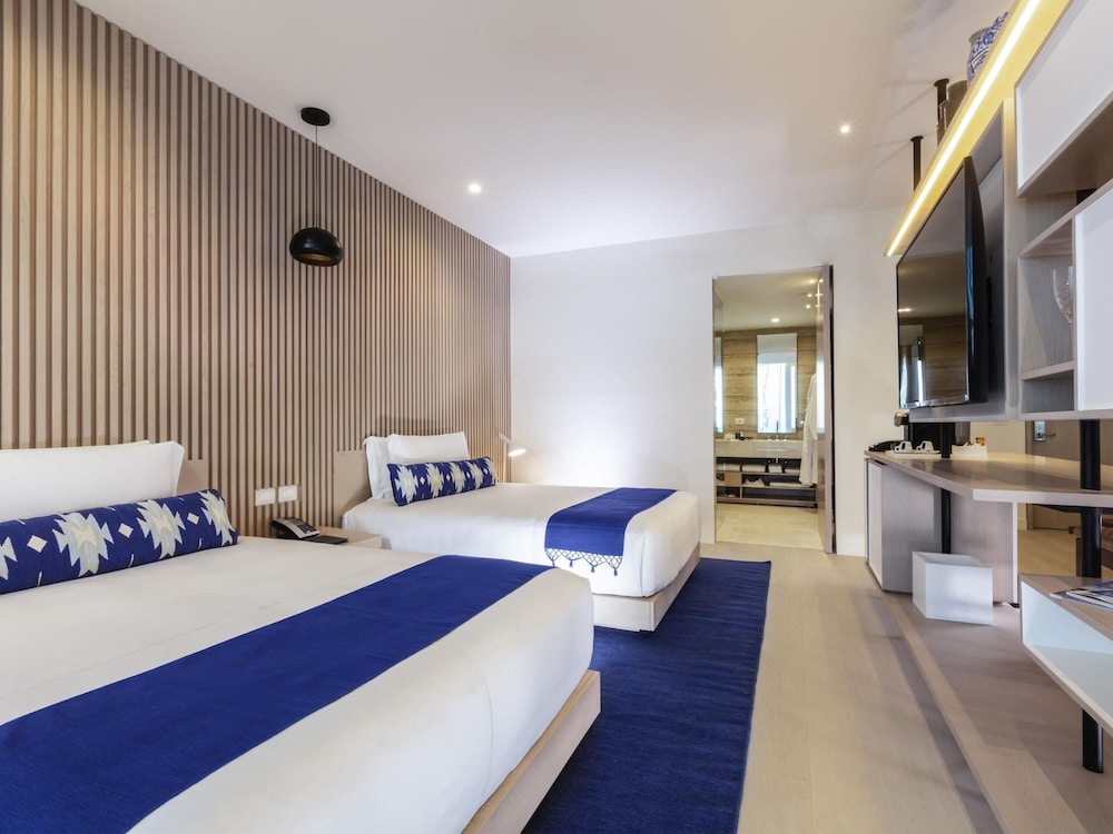 1 Bedroom, Deluxe, Suite, 2 Double Beds, Ocean Front