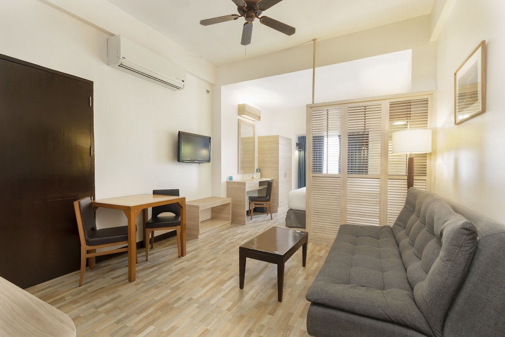 Microtel by Wyndham Mall of Asia 34/44
