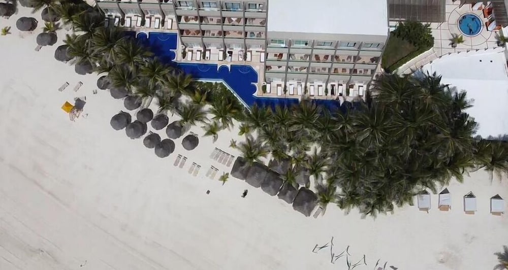 Flamingo Cancun All Inclusive 6/71