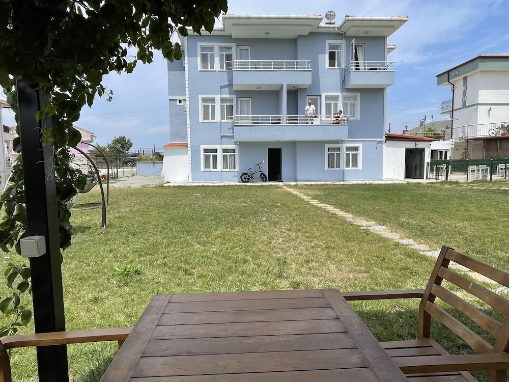 Parli Hotel 37/45