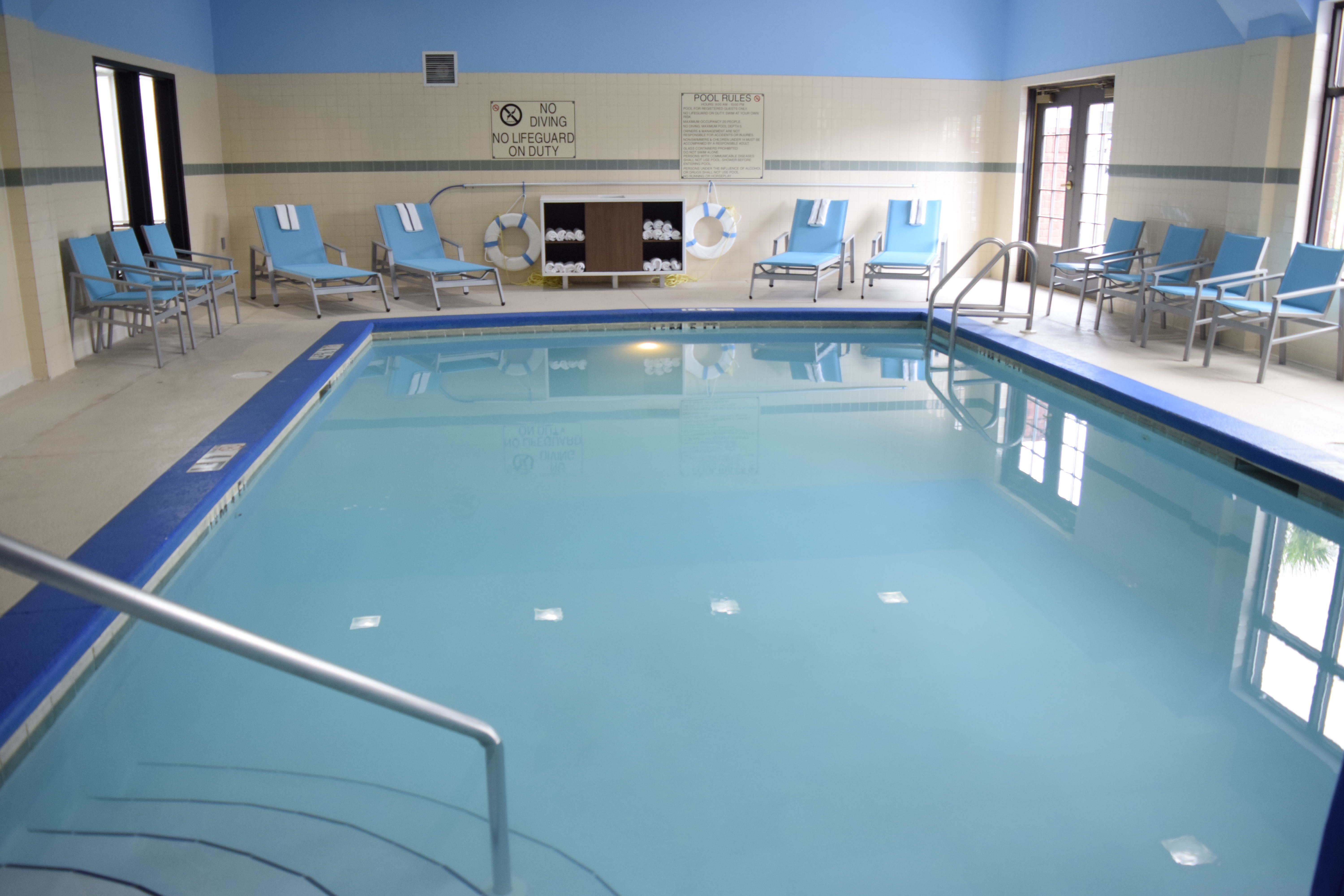 Holiday Inn Express Hotel And Suites Pensacola W I 10 20/35