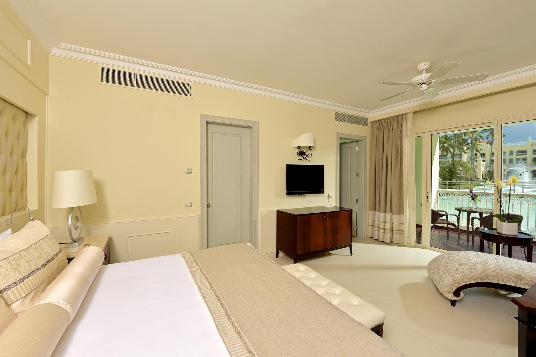 Suite, Lake View, Balcony or Terrace